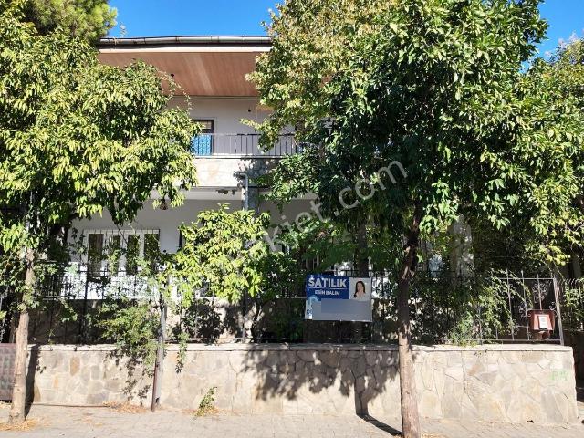Aydın Efeler Merkez Zafer Mahallesi'nde Bahçeli Müstakil Villa!