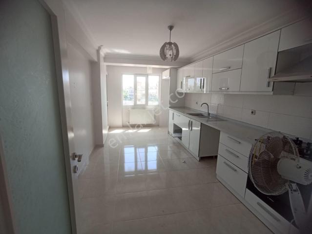 Aydın Efeler'de Satılık 3+1 Daire, 185m², Merkezi Konum