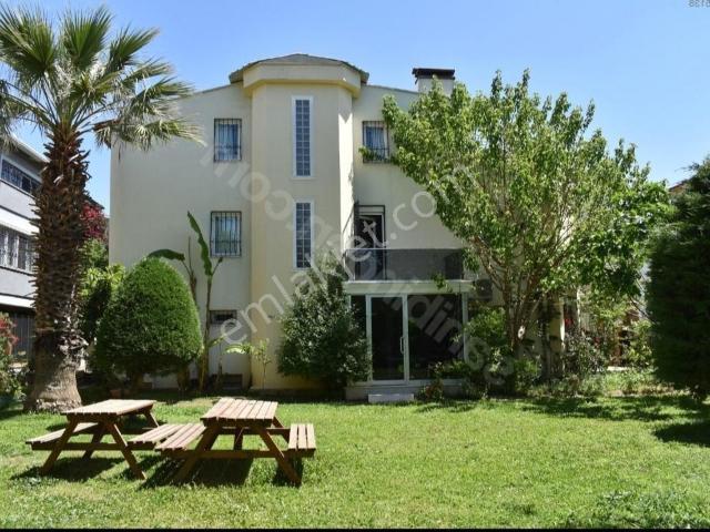 Aydın Efeler'de Sitede Önü Bahçeli Komple Yenilenmiş 5+1 Triplex
