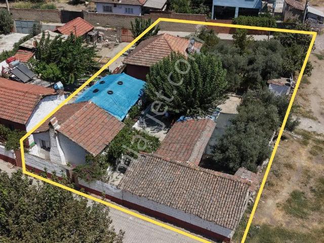 Aydın Germencik Reisköy’de Satılık 696m2 Bahçeli 2 Adet Ev & Dam