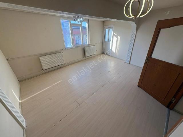 Aydın İnş Esentepe Mah 2+1 100m2 Çatı Kat Peronlara Yakın