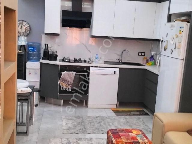 Aydın Kuşadası Cumhuriyet Mahallesi'nde Asansörlü Eşyalı Satılık 1+1 Daire