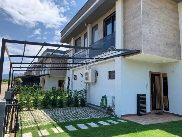 Aydın Kuşadası Davutlar Mahallesi'nde Havuzlu Satılık 3+1 Villa