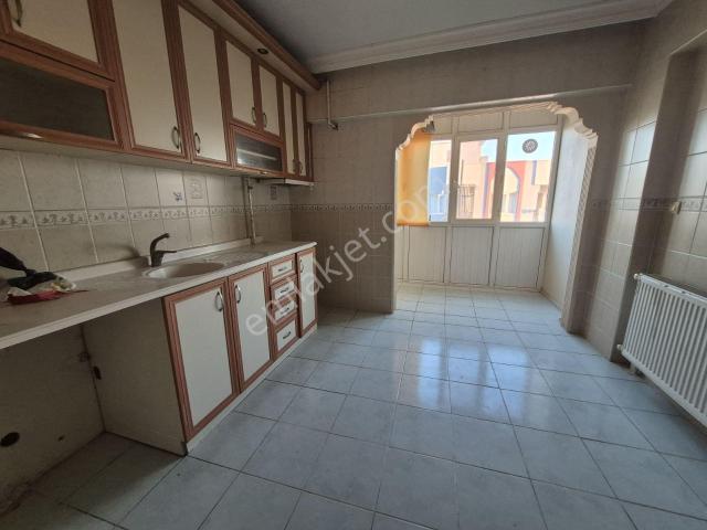 Aydın Meşrutiyet Mahallesinde 3+1 Doğalgazlı Kiralık Daire