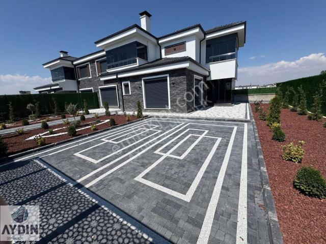 Aydın Satıyor'dan Şehir Hastanesi Adliyeye Yakın 4+1 Lüks Villa