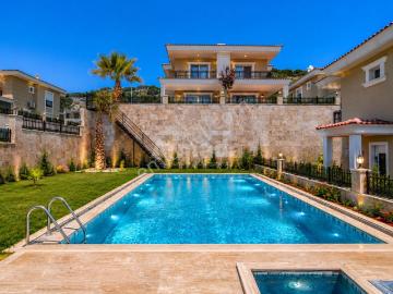 Aydın Söke İlçesinde Yer Alan Modern Şık Ve Prestijli Villa