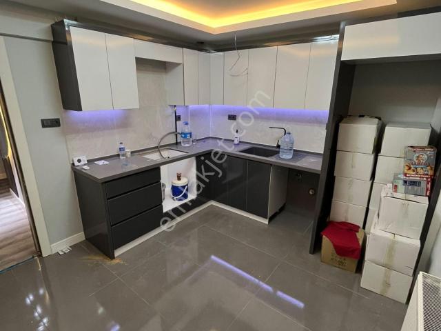 Aydın Söke Konak Mah. Giriş Kat 2+1 İçi Sıfır Yapılı Kapalı Mutfak Kiralık Daire