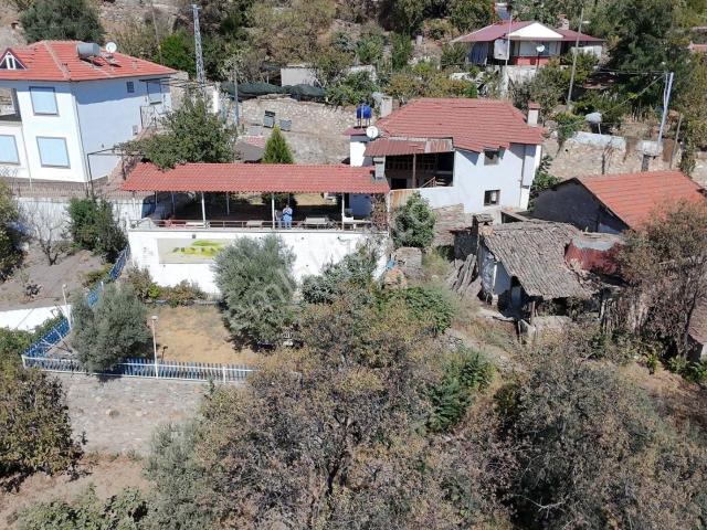 Aydın Sultanhisar – Kavaklı Köyü’nde 533 M² Avlulu Kâgir Ev & Ahır – Turizm İşletmeciliğine Uygun