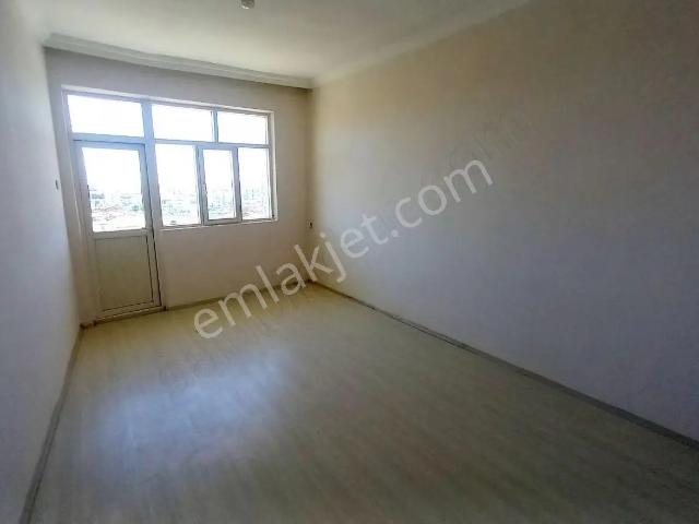 Aydınevler De Cadde Üstü Kiralık Daire