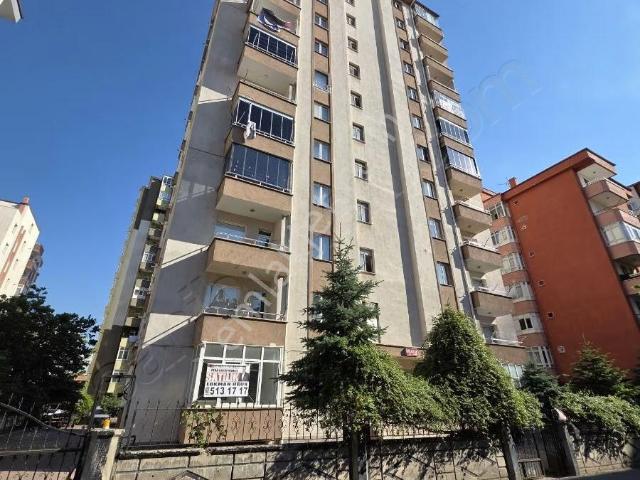 Aydınlıkevler Mahallesinde Yapılı Daire