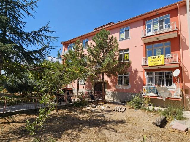 Aydınlıkevler Mahallesinde Kiralık 3+1 Arakat Daire