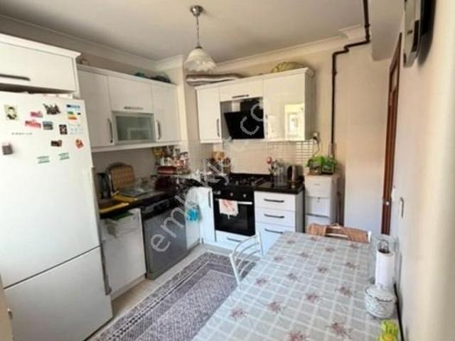 Aydınlıkevler Çevreli Caddesinde Satılık 3+1 Daire