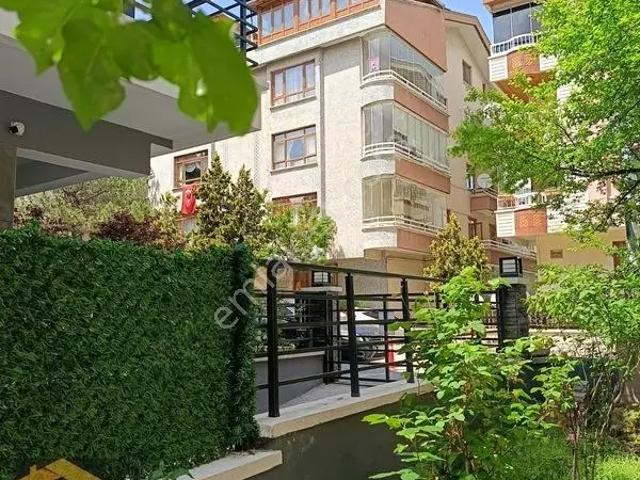 Aydınlıkevler'de Cadde Üzeri Eşyalı Kiralık 2+1