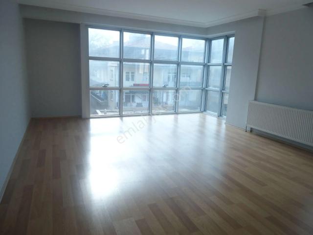 Aydınlıkevlerde Gizem Emlaktan Asansörlü Kiralık Daire