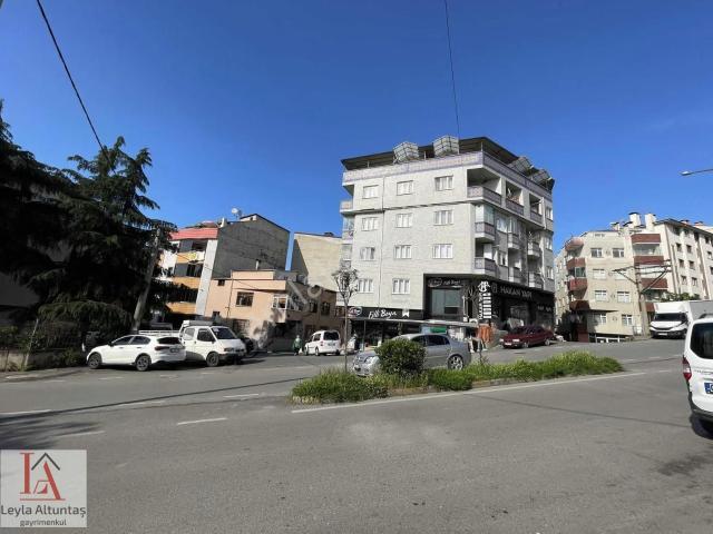 Aydınlıkevler'in Göbeğinde Masrafsız Site İçi Satılık 3+1 Daire