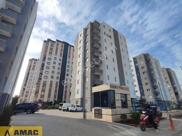 Aydınlar'da Güvenlikli Havuzlu Site'de 1+1 Satılık Daire