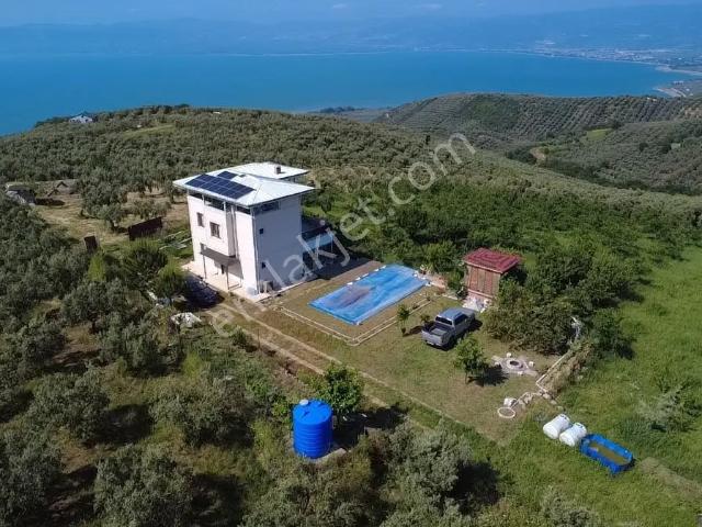 Aydınlar'da Göl Manzaralı Yapı Kayıt Belgeli Tripleks Villa