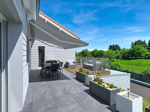 AYDAT Villa d'architecte récente 233 m2 sur terrain de 1029 m2