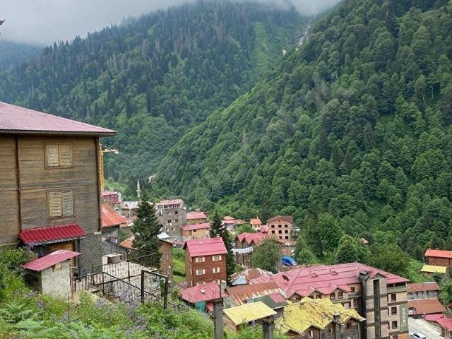 AYDER, ÇAMLIHEMŞİNDE ESKİ KONAK EVİ ve BUNGALOV AÇIK BÜFE KAHVALTI DAHİL KİŞİ BAŞI  2.000 tl
