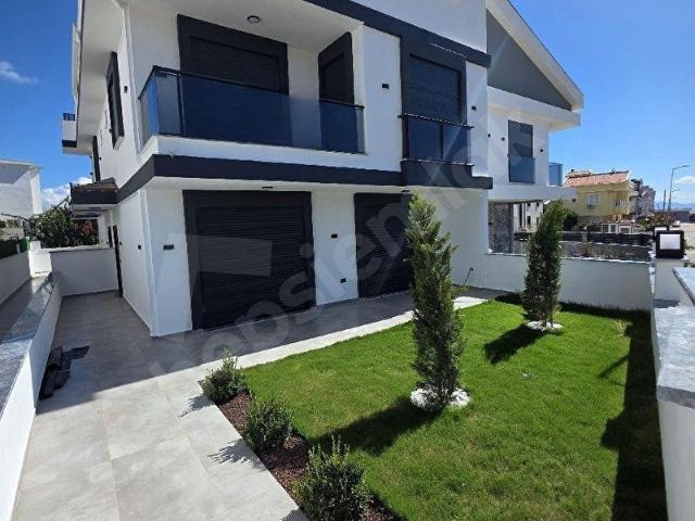 AYDIN EFELER MAHALLESİNDE SATILIK TRİPLEKS VİLLA