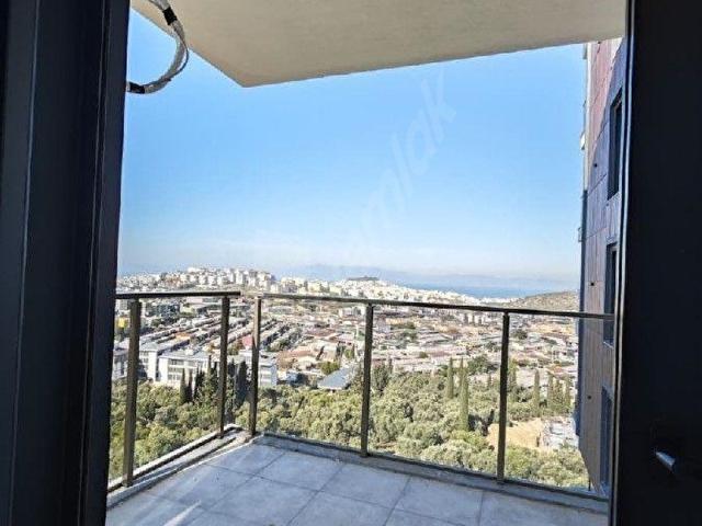 AYDIN KUŞADASI DEĞİRMENDERE MAHALLESİ'NDE ASANSÖRLÜ HAVUZLU DENİZ MANZARALI SATILIK 3+1 DAİRE