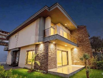 Havuzlu Site İçinde Müstakil Kiralık Villa
