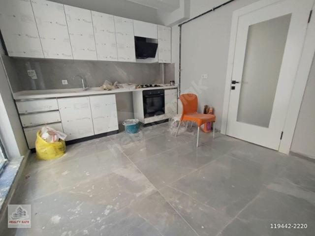 AYDINLIKEVLER'DE KAPALI OTOPARK EBEVEYN BANYO SIFIR 4+1 DAİRE