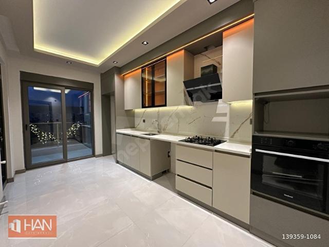 AYDOĞMUŞ MAH. 3+1 LÜKS CADDE ÜZERİ EBEVEYN BANYOLU ÇİFT BALKONLU DAİRE