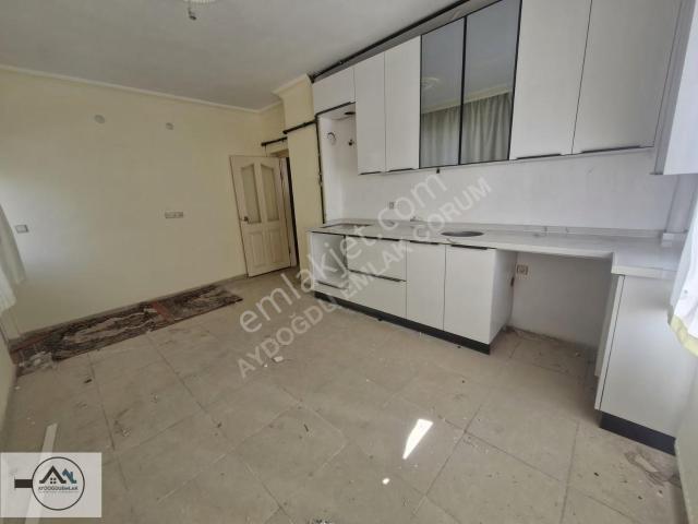 Aydoğdu'dan Cumartesi Pazarı Civarı 3+1 2.kat 50m2 Şahşi Depolu