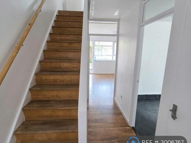 Ayerst Court, London, E10 3 bed semi detached house to rent £2,500 pcm £577 pw