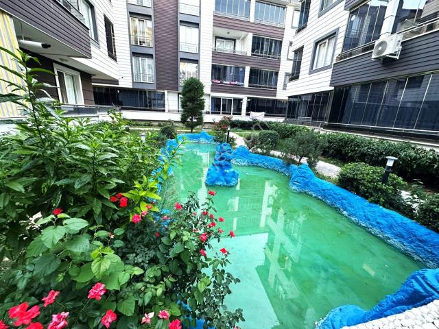 Aygül'den Akçay Altınkum'da Site İçi Eşyalı Çift Cam Balkonlu Klimalı Asansörlü 1+1 Kiralık Daire