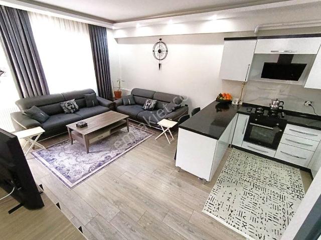 aygül'den Akçay Merkez'de 3 Yaşında Asansörlü Masrafsız Doğalgazlı Krediye Uygun 2+1 Satılık Daire