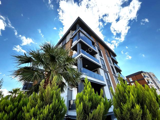 Aygül'den Burhaniye Bahçelievler'de Doğalgazlı Cam Balkonlu Asansörlü Ara Kat 1+1 Kiralık Daire