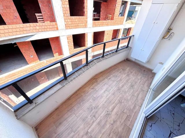 Aygül'den Edremit Tuzcumurat'da Sıfır Ayrı Mutfaklı Doğalgazlı Ön Cephe Ara Kat 2+1 Kiralık Daire
