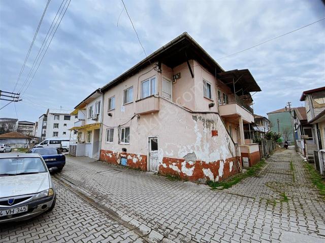 Ayhan Hepdiker Den Adapazarı Ankara Caddesi Yanında İki Katlı Ev