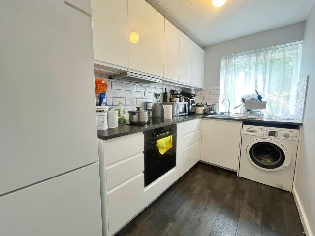 Aylesbury Close, London E7, 2 bed flat to rent, £1,700 pcm | PrimeLocation