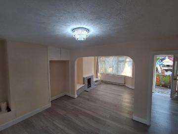 Aylesbury HP19 4 bed semi detached house to rent £1,850 pcm £427 pw