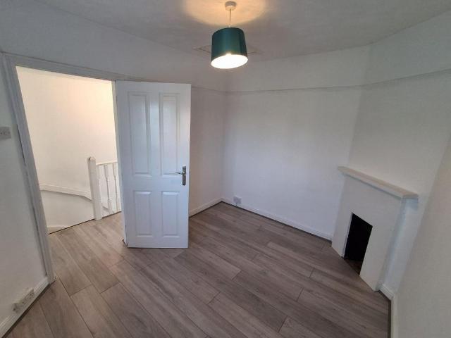 Aylesbury HP19 3 bed semi detached house to rent £1,650 pcm £381 pw