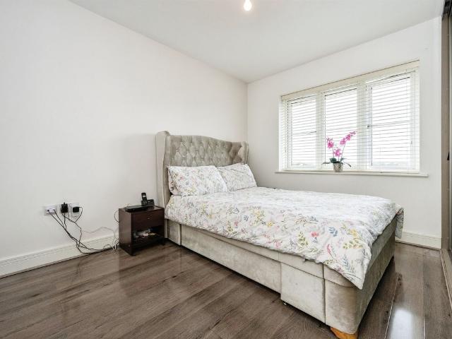 Aylesbury Street, Milton Keynes MK2, 2 bed flat to rent, £1,325 pcm | PrimeLocation