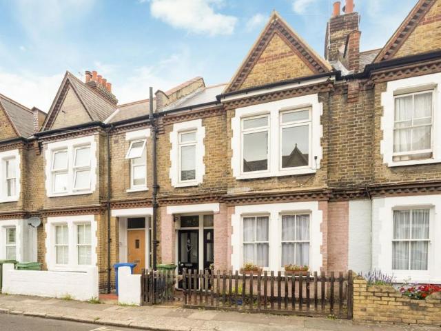 Aylesbury Road, London SE17 2 bed flat to rent £2,150 pcm £496 pw
