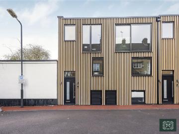Aylmer Mews, London, N2 3 bed terraced house to rent £3,950 pcm £912 pw