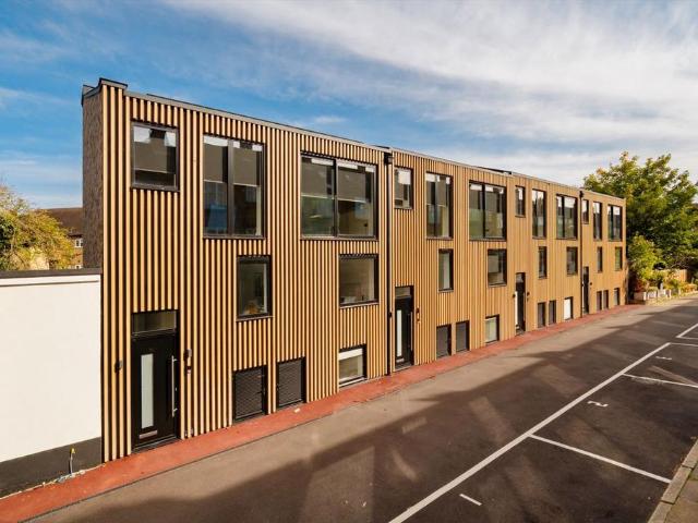 Aylmer Parade, London N2 3 bed house to rent £4,000 pcm £923 pw