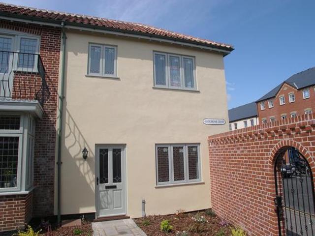 Aylsham Road 1 bed terraced house to rent £895 pcm £207 pw