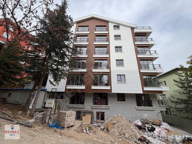 AYRANCI YEŞİLYURT SOKAKTA BİTMEYE ÇOK YAKIN SATILIK 2+1 DAİRE