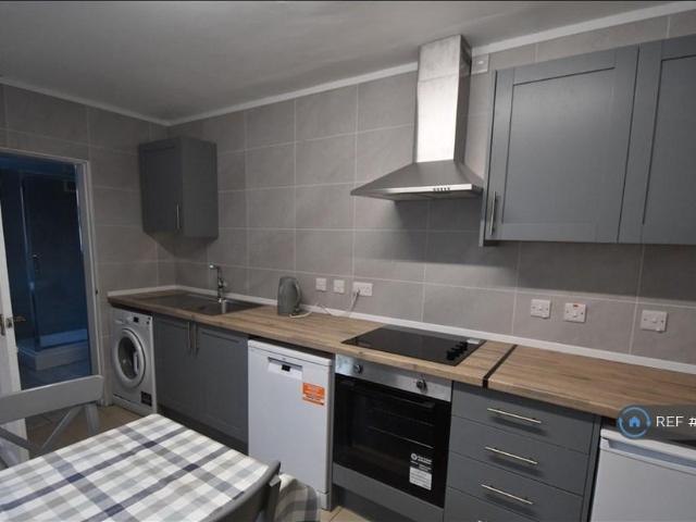 Ayresome St, Middlesbrough, TS1 4 bed terraced house to rent £1,400 pcm £323 pw