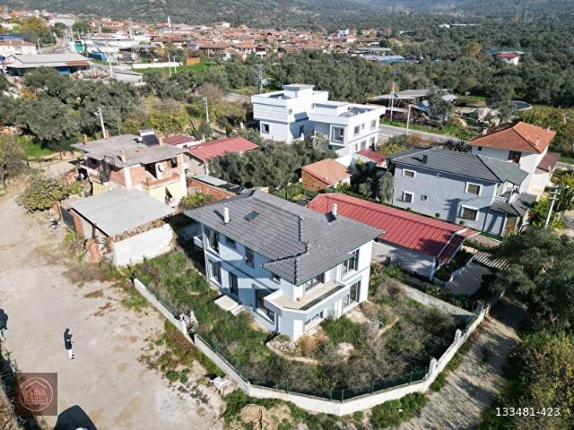 AYRICALIKLI YAŞAMIN ADRESİ: ZEYTİNLİK DE SATILIK VİLLA!