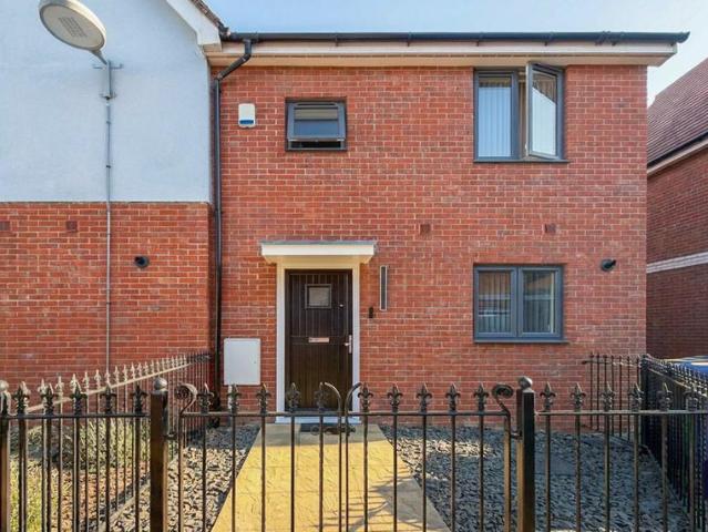 Ayron Road, South Ockendon, RM15 3 bed semi detached house to rent £2,100 pcm £485 pw