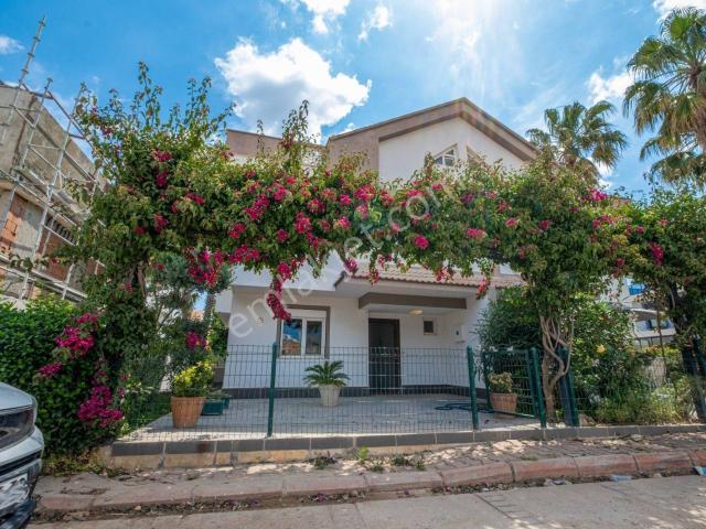 Ayten Yaşar'dan Altıntaş Onur Kent Sitesinde Satılık Villa