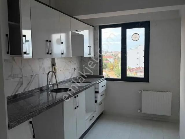 Ayvacık Hamdıbeyde Kiralık Kapalı Mutfak 2+1