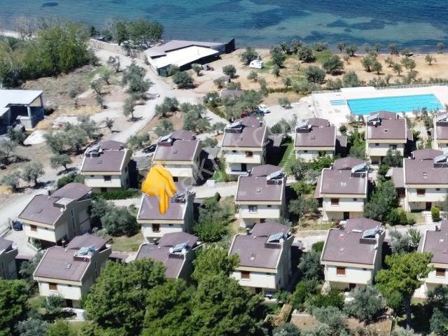 Ayvada Emlak Dan Keremköyde Denize 2.parsel Lüks 5+1 Tripleks Villa